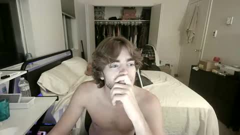 Snapshot of holdmybock chatting on 10.08.25 holdmybock online show from 10.08.25