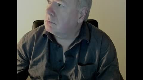 Snapshot of holgerhb53 chatting on 10.29.25 Holger online show from 10.29.25