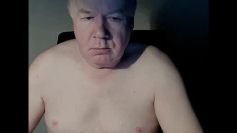 Snapshot of holgerhb53 chatting on 11.22.25 Holger online show from 11.22.25