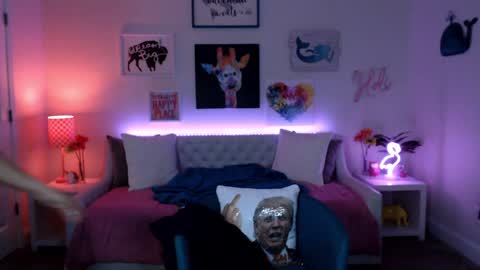 Holi Hurricane online show from 03.04.25