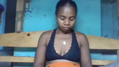 Snapshot of holla0211 chatting on 11.05.25 holla0211 online show from 11.05.25