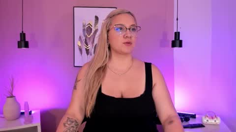 Hollie online show from 09.20.25