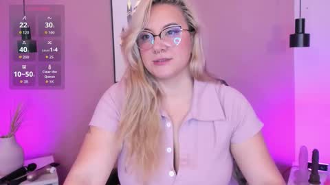 Hollie online show from 10.03.25