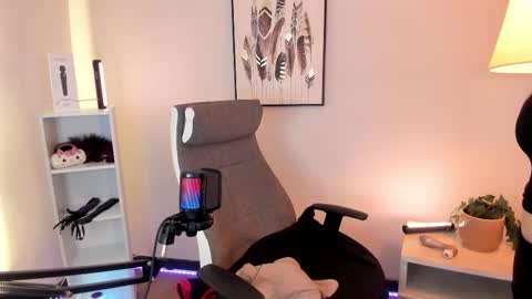 Hollie online show from 03.02.26