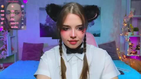 Snapshot of hollisbelch chatting on 03.05.25 Lux online show from 03.05.25