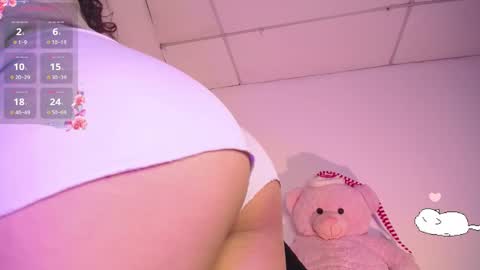 Snapshot of holly_16 chatting on 12.10.24 holly_16 online show from 12.10.24