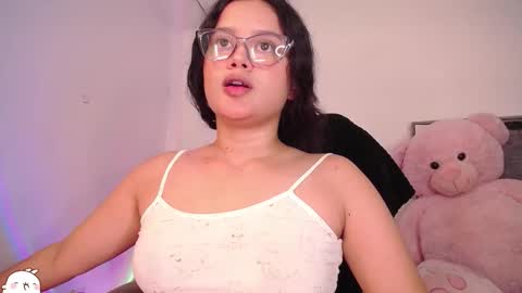 Snapshot of holly_16 chatting on 10.05.25 holly_16 online show from 10.05.25