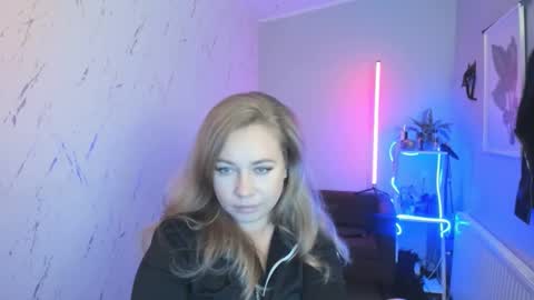 Snapshot of holly_bb95 chatting on 10.16.25 Holly online show from 10.16.25