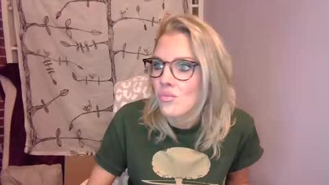 holly_bourbon online show from 10.05.25