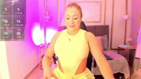 Snapshot of holly_madison_ chatting on 07.12.26 Holly Madisson online show from 07.12.26