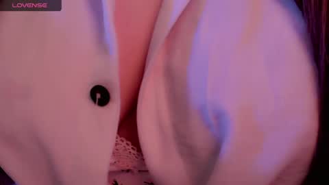 Snapshot of holly_molly_69 chatting on 05.23.26 Molly online show from 05.23.26
