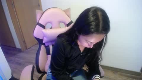 Holly online show from 10.17.25