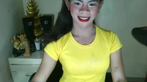 Snapshot of holly_sugar20 chatting on 11.17.25 Mika Duhay Velat online show from 11.17.25