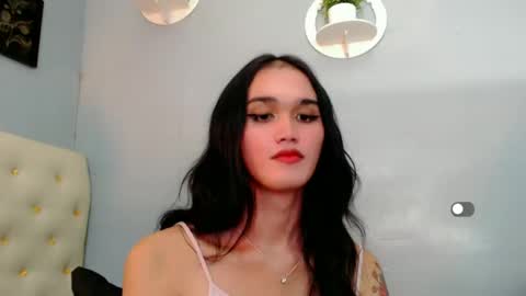 Snapshot of holly_sunshine69 chatting on 12.22.24 Apple online show from 12.22.24