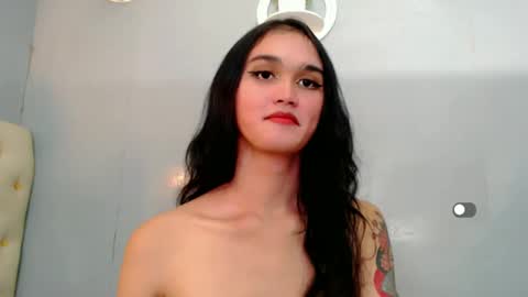 Snapshot of holly_sunshine69 chatting on 12.29.24 Apple online show from 12.29.24