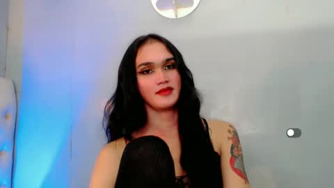 Snapshot of holly_sunshine69 chatting on 01.13.25 Apple online show from 01.13.25