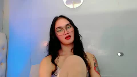 Snapshot of holly_sunshine69 chatting on 01.21.25 Apple online show from 01.21.25