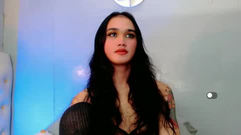 Snapshot of holly_sunshine69 chatting on 01.31.25 Apple online show from 01.31.25