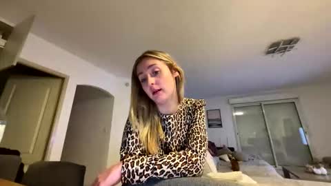 hollyandelon online show from 10.26.25