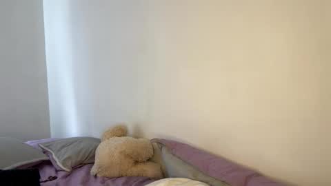 Snapshot of hollykoff chatting on 10.07.25 space online show from 10.07.25