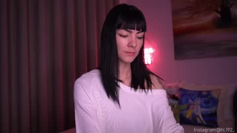 Holly Linder online show from 02.12.25