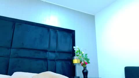 Holly online show from 06.10.26