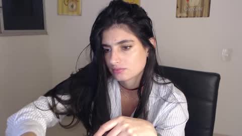 hollyshit_ online show from 02.18.25