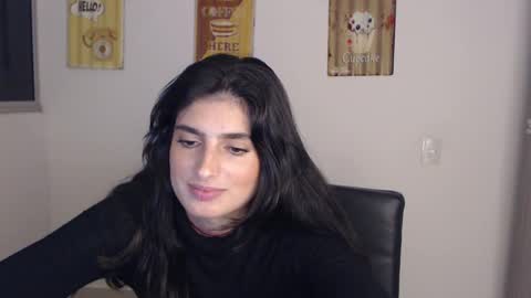 hollyshit_ online show from 02.19.25