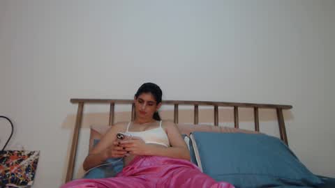 hollyshit_ online show from 02.25.25