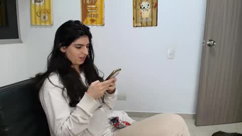 hollyshit_ online show from 11.07.25