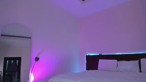 Snapshot of holy_khloe chatting on 02.14.25 Kira Purrr online show from 02.14.25