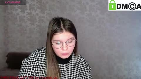 Welcome guys  Pleasure to see you all here  My name is MichaelaTip menu is active Private is open  online show from 12.26.24