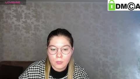 Welcome guys  Pleasure to see you all here  My name is MichaelaTip menu is active Private is open  online show from 12.27.24