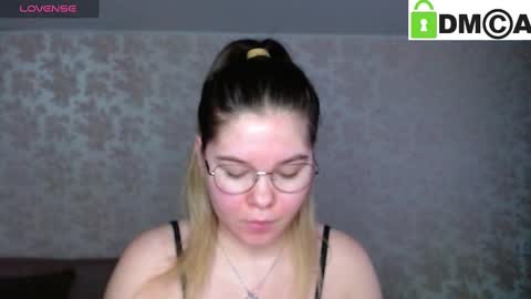 Welcome guys  Pleasure to see you all here  My name is MichaelaTip menu is active Private is open  online show from 01.21.25