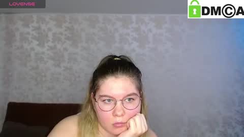 Welcome guys  Pleasure to see you all here  My name is MichaelaTip menu is active Private is open  online show from 01.31.25