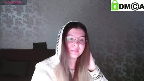 Welcome guys  Pleasure to see you all here  My name is MichaelaTip menu is active Private is open  online show from 03.05.25