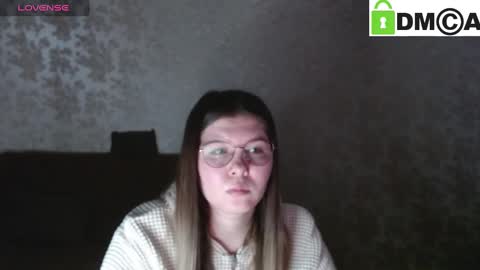 Welcome guys  Pleasure to see you all here  My name is MichaelaTip menu is active Private is open  online show from 03.05.25