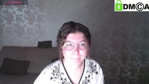 Welcome guys  Pleasure to see you all here  My name is MichaelaTip menu is active Private is open  online show from 03.10.25