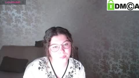 Welcome guys  Pleasure to see you all here  My name is MichaelaTip menu is active Private is open  online show from 03.10.25