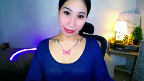 Snapshot of holy_samyx chatting on 10.13.25 holy_samyx online show from 10.13.25