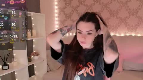 Mia online show from 04.25.26