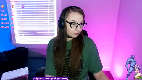 Snapshot of holyweed420 chatting on 11.15.25 Viktoria online show from 11.15.25