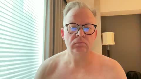 Snapshot of hommelpong chatting on 12.14.25 Daffy online show from 12.14.25