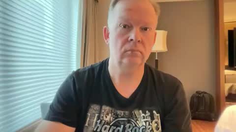 Snapshot of hommelpong chatting on 12.18.25 Daffy online show from 12.18.25