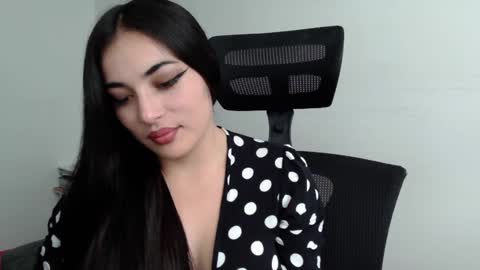 Honey Aynu online show from 01.05.25