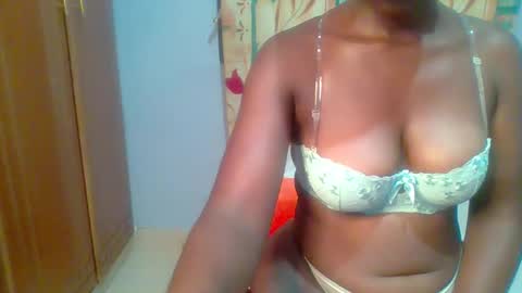 Snapshot of honey_beb chatting on 02.21.25 honey_beb online show from 02.21.25