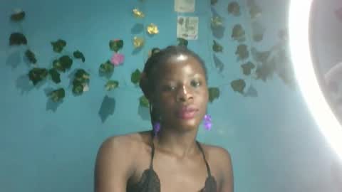 Snapshot of honey_bug2 chatting on 11.13.25 Queen online show from 11.13.25