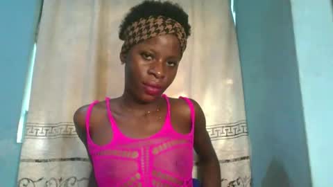 Snapshot of honey_bug2 chatting on 02.08.26 Queen online show from 02.08.26