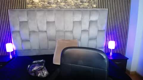 Snapshot of honey_dark chatting on 12.19.24 Honney online show from 12.19.24