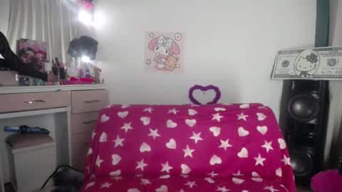 Snapshot of honey_dirty chatting on 05.13.26 emyy online show from 05.13.26